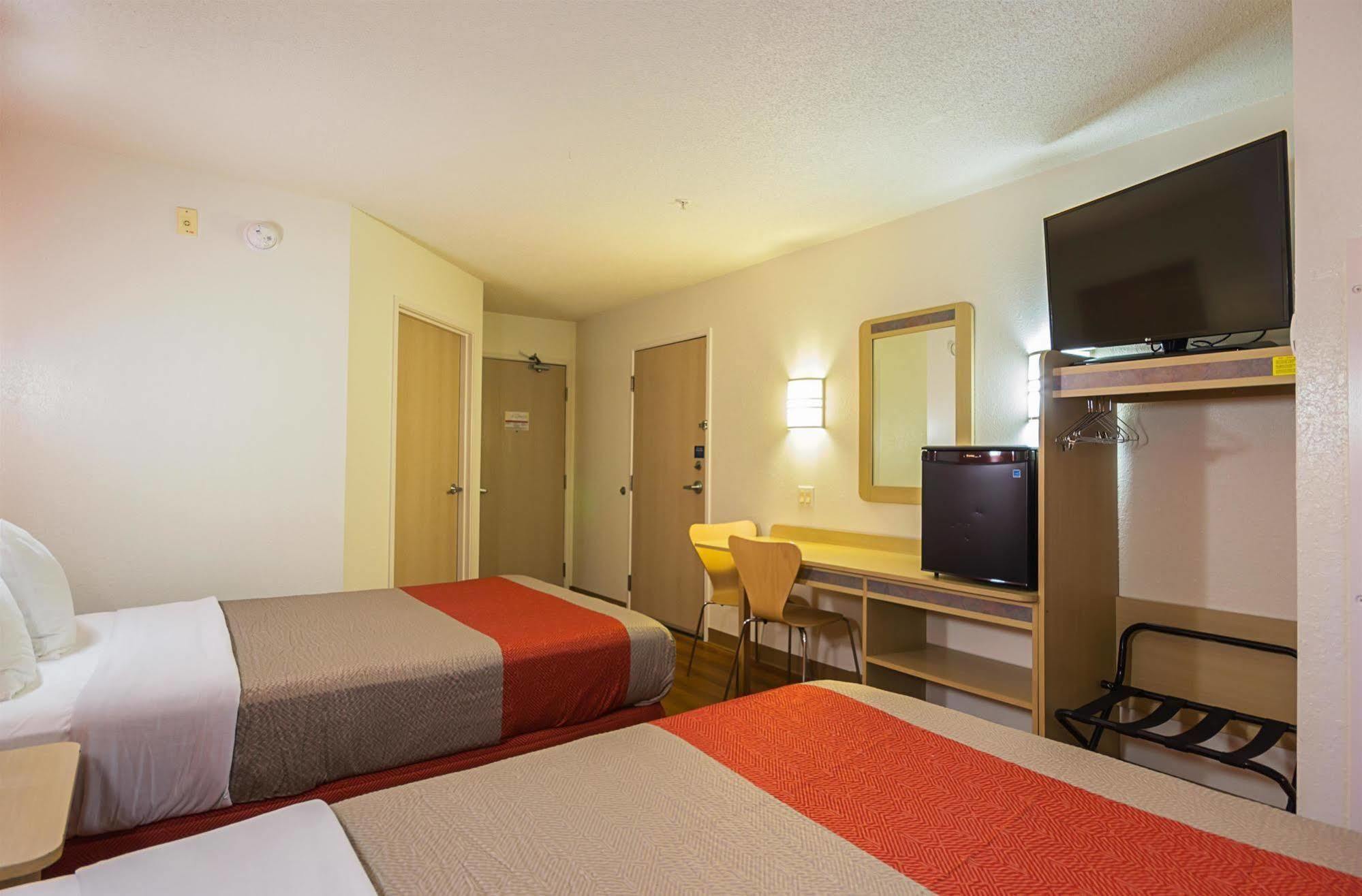 Motel 6-Whitby, On - Toronto East Exterior foto